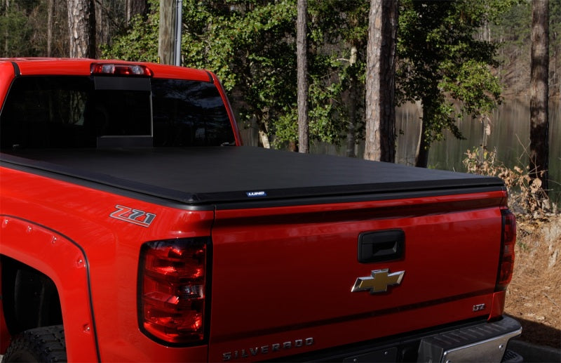 Lund 88-99 Chevy C1500 Fleetside (6.6ft. Bed) Hard Fold Tonneau Cover - Black