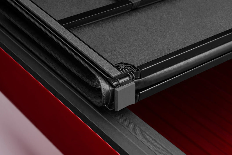 Lund 2022 Toyota Tundra 5.7ft Bed Hard Fold Tonneau (w/o Trck Adpt Kit + w/o Trl Spcl Edtn Bx)