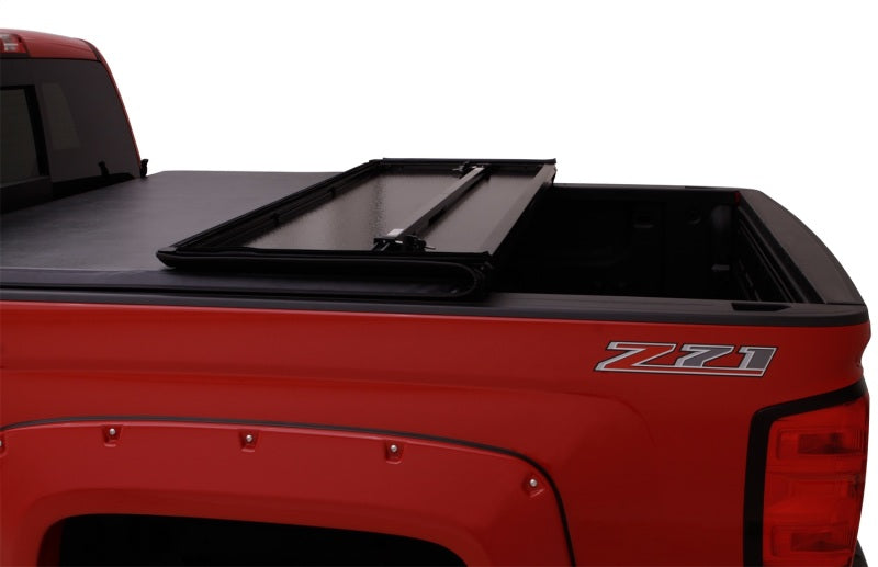 Lund 05-10 Dodge Dakota Fleetside (5.3ft. Bed) Hard Fold Tonneau Cover - Black