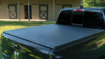 Lund 16-23 Toyota Tacoma (5ft. Bed) Genesis Tri-Fold Tonneau Cover - Black